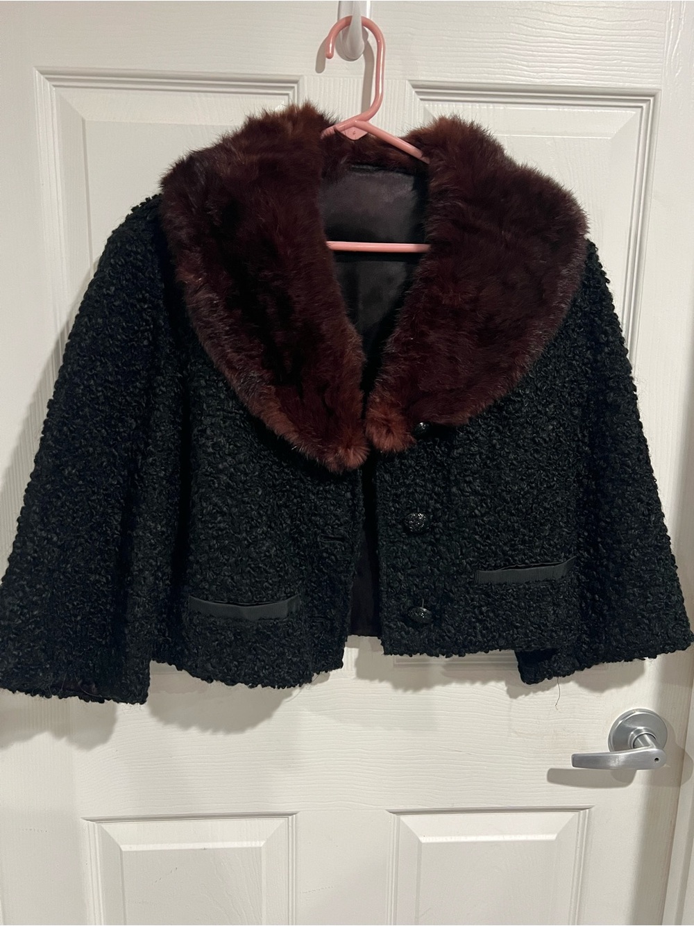 Vintage Black Bouclé Cape Jacket with Faux Fur Collar – Women’s Large